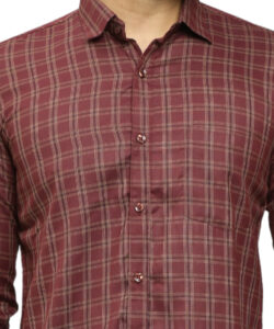 MEN REGULAR FIT -CHECKERED MAROON COLOUR SPREAD COLLAR CASUAL SHIRT